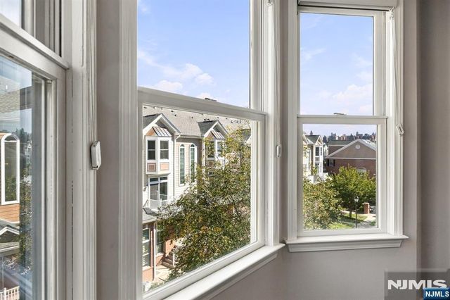 382 Kingston Court 382, West New York, NJ 07093