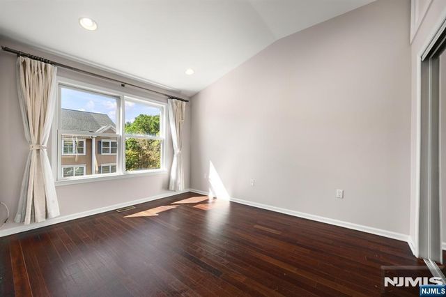 382 Kingston Court 382, West New York, NJ 07093