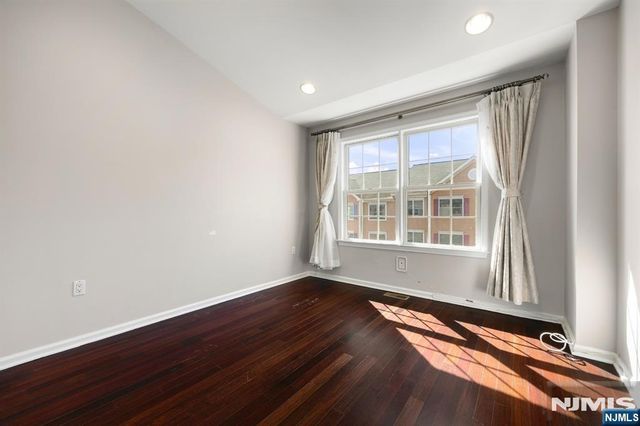 382 Kingston Court 382, West New York, NJ 07093