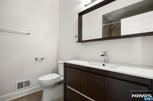 382 Kingston Court 382, West New York, NJ 07093
