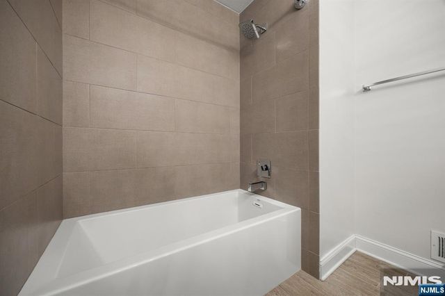 382 Kingston Court 382, West New York, NJ 07093