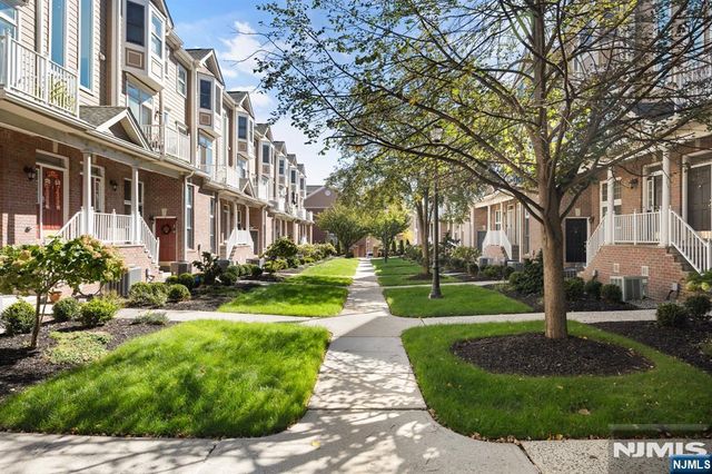 382 Kingston Court 382, West New York, NJ 07093
