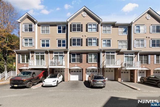 382 Kingston Court 382, West New York, NJ 07093