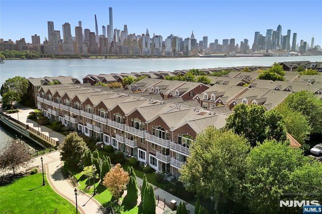 382 Kingston Court 382, West New York, NJ 07093