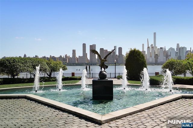382 Kingston Court 382, West New York, NJ 07093