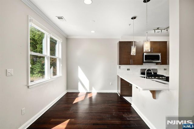 382 Kingston Court 382, West New York, NJ 07093