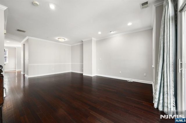 382 Kingston Court 382, West New York, NJ 07093