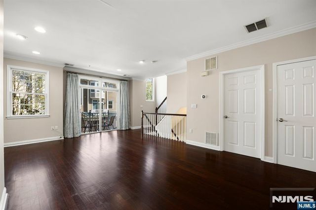 382 Kingston Court 382, West New York, NJ 07093