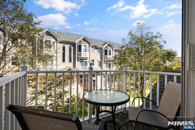 382 Kingston Court 382, West New York, NJ 07093