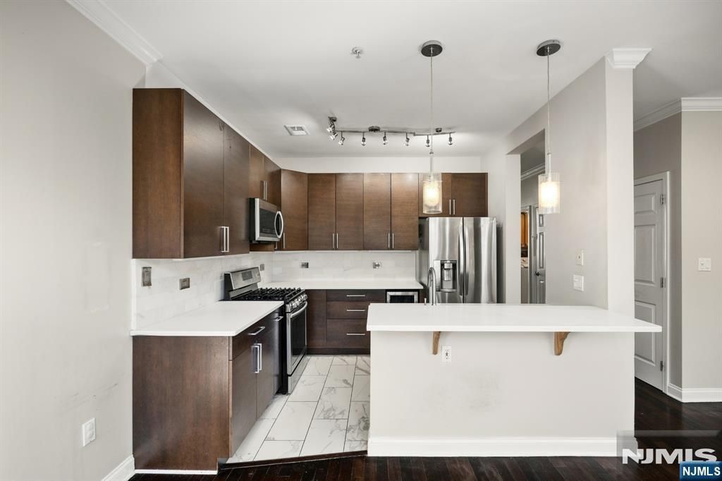382 Kingston Court 382, West New York, NJ 07093
