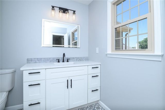 10595 Bradshaw Street, Lenexa, KS 66215