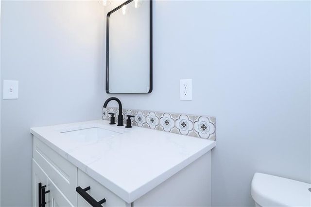 10595 Bradshaw Street, Lenexa, KS 66215