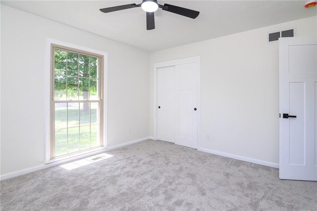 10595 Bradshaw Street, Lenexa, KS 66215