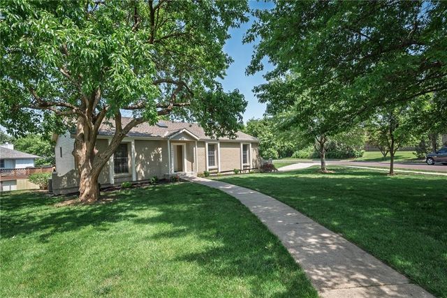 10595 Bradshaw Street, Lenexa, KS 66215