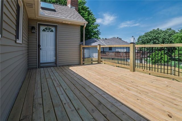 10595 Bradshaw Street, Lenexa, KS 66215
