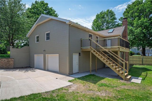 10595 Bradshaw Street, Lenexa, KS 66215