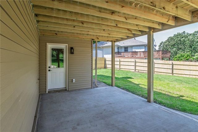 10595 Bradshaw Street, Lenexa, KS 66215
