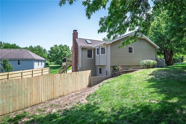 10595 Bradshaw Street, Lenexa, KS 66215