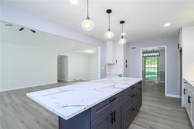 10595 Bradshaw Street, Lenexa, KS 66215