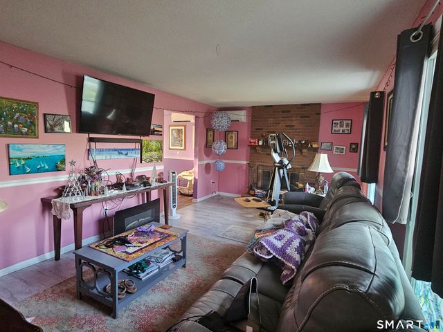 18 Chelsea Lane, Windsor, CT 06095