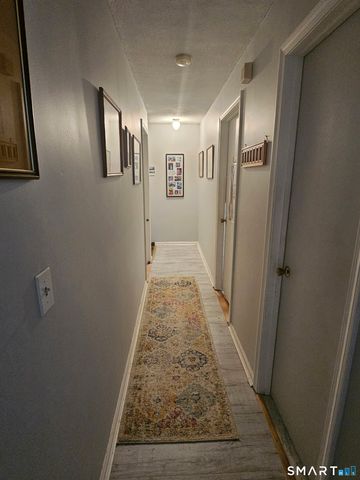 18 Chelsea Lane, Windsor, CT 06095