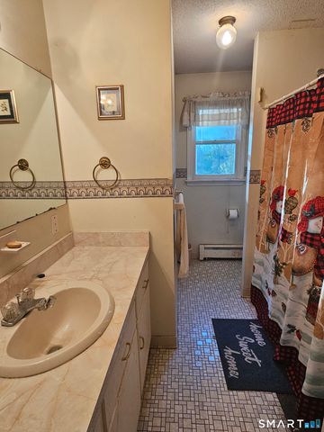 18 Chelsea Lane, Windsor, CT 06095