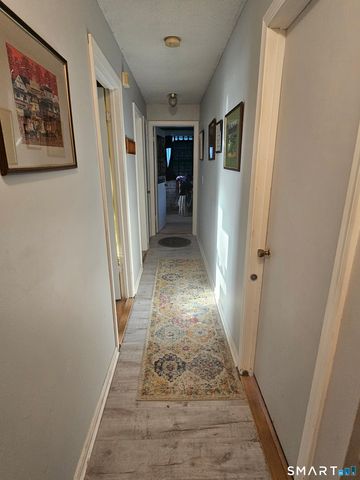 18 Chelsea Lane, Windsor, CT 06095