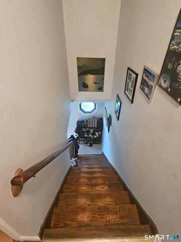 18 Chelsea Lane, Windsor, CT 06095