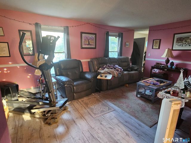 18 Chelsea Lane, Windsor, CT 06095