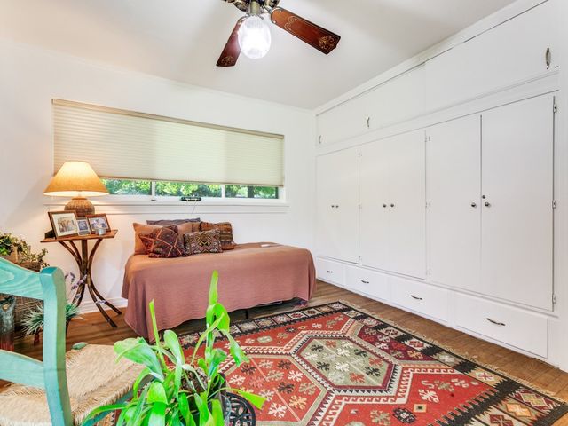 810 S Jefferson Street, Irving, TX 75060