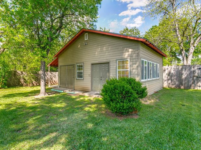 810 S Jefferson Street, Irving, TX 75060