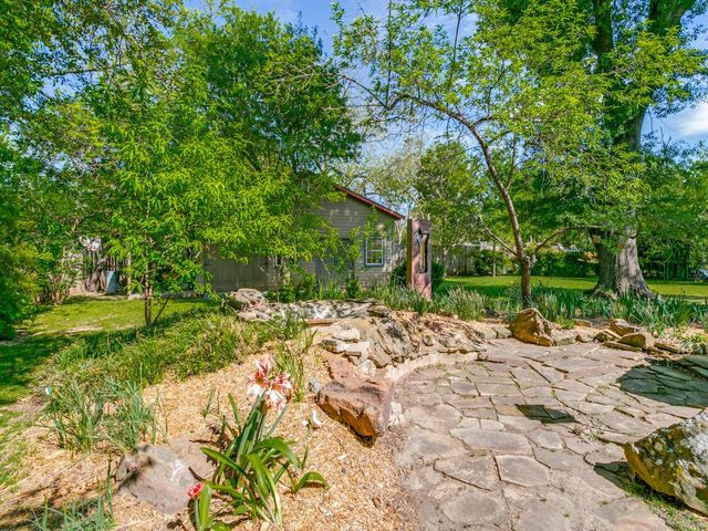 810 S Jefferson Street, Irving, TX 75060