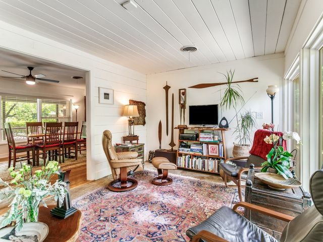 810 S Jefferson Street, Irving, TX 75060