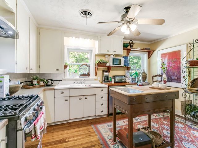 810 S Jefferson Street, Irving, TX 75060