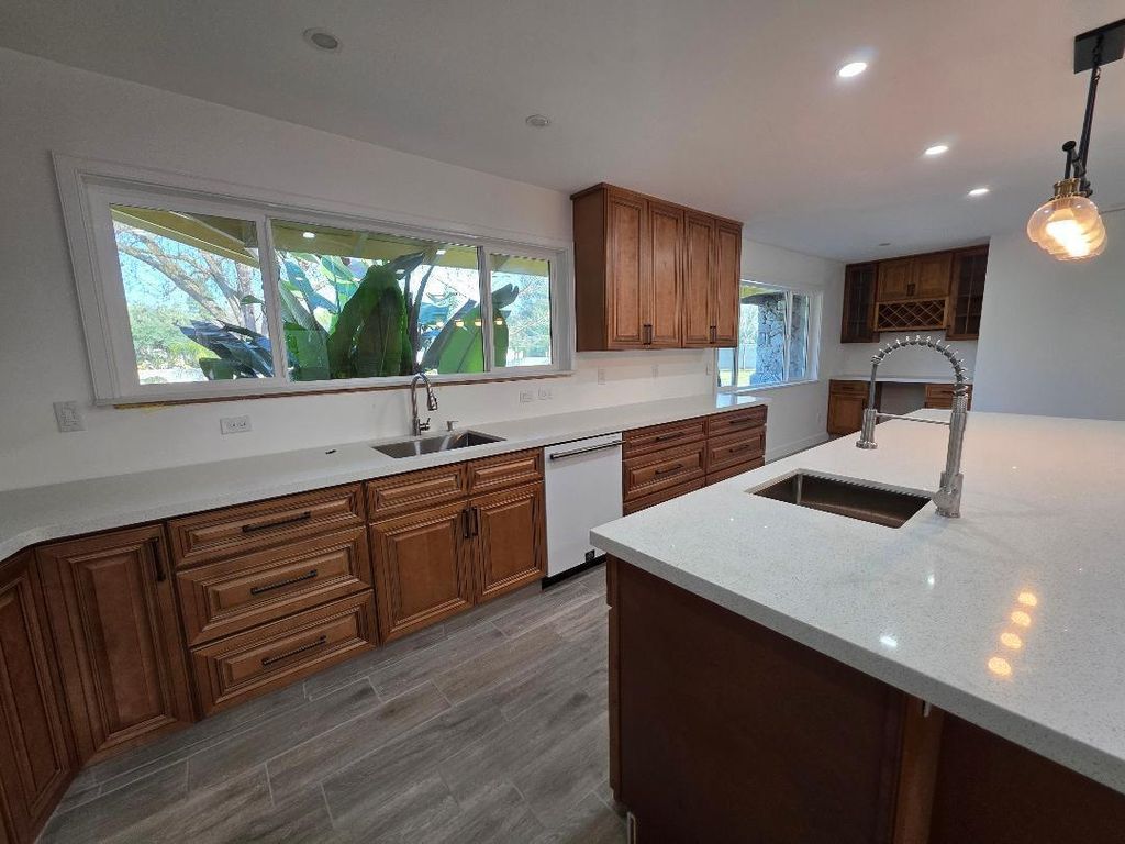 Image 10 of property listing at 5454 E Butler Avenue, Fresno, CA 93727