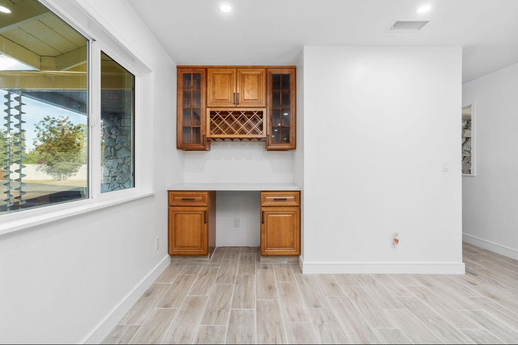 Image 11 of property listing at 5454 E Butler Avenue, Fresno, CA 93727