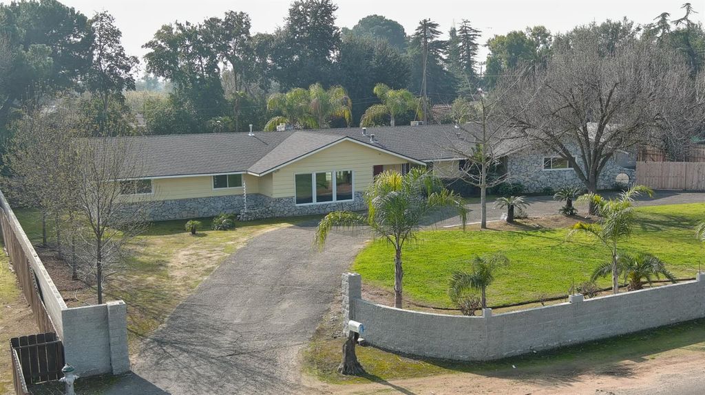 Image 2 of property listing at 5454 E Butler Avenue, Fresno, CA 93727