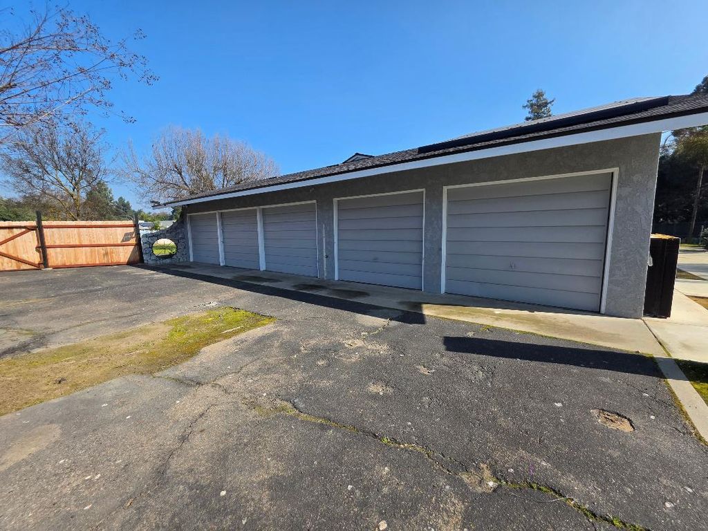 Image 25 of property listing at 5454 E Butler Avenue, Fresno, CA 93727