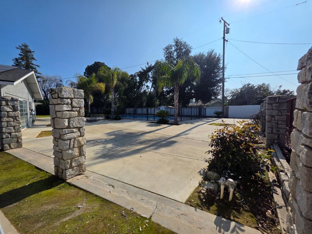 Image 28 of property listing at 5454 E Butler Avenue, Fresno, CA 93727