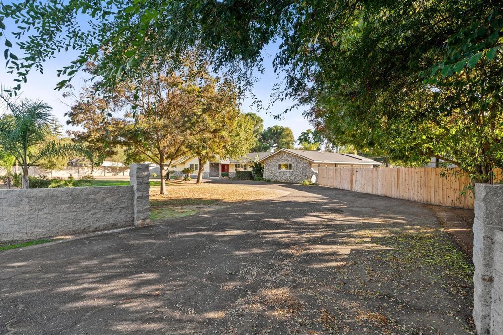 Image 29 of property listing at 5454 E Butler Avenue, Fresno, CA 93727