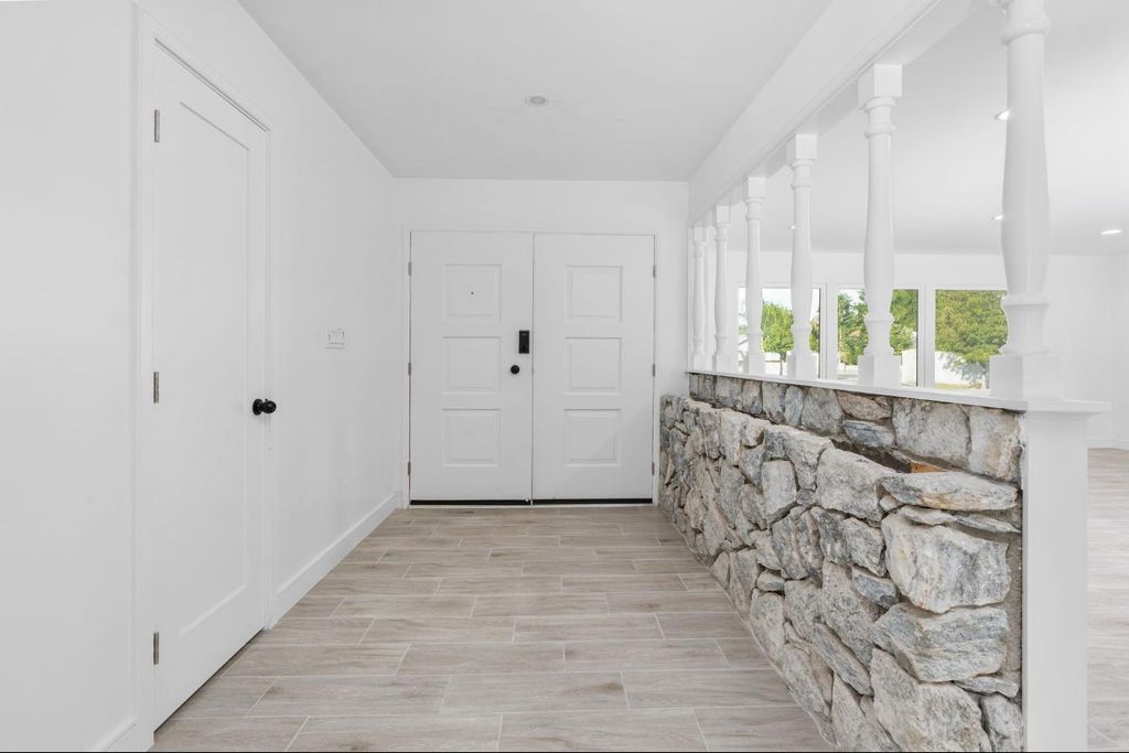 Image 5 of property listing at 5454 E Butler Avenue, Fresno, CA 93727