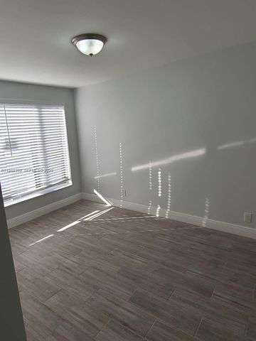 2008 NE 4th Ave R, Wilton Manors, FL 33305