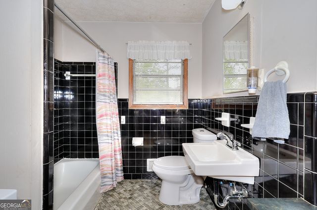 2261 Clairmont Circle, Snellville, GA 30078