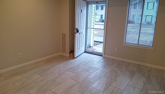 21 Sierra 21, Coram, NY 11727