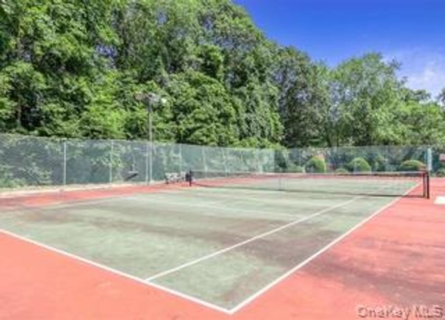 21 Sierra 21, Coram, NY 11727