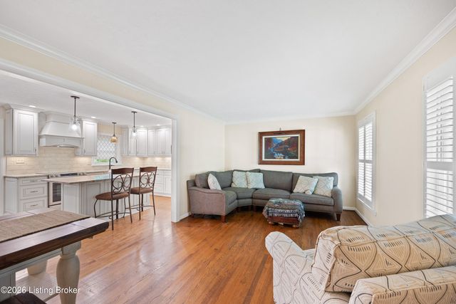 7420 Routt Rd, Jeffersontown, KY 40299