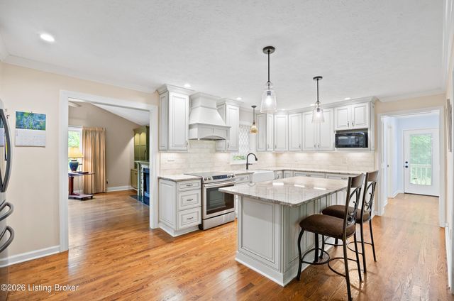 7420 Routt Rd, Jeffersontown, KY 40299