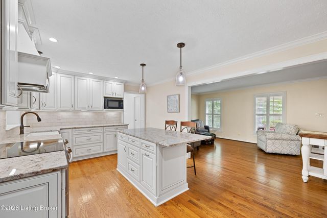 7420 Routt Rd, Jeffersontown, KY 40299