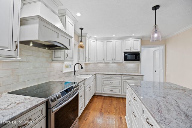 7420 Routt Rd, Jeffersontown, KY 40299