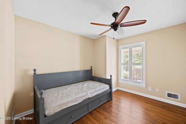 7420 Routt Rd, Jeffersontown, KY 40299